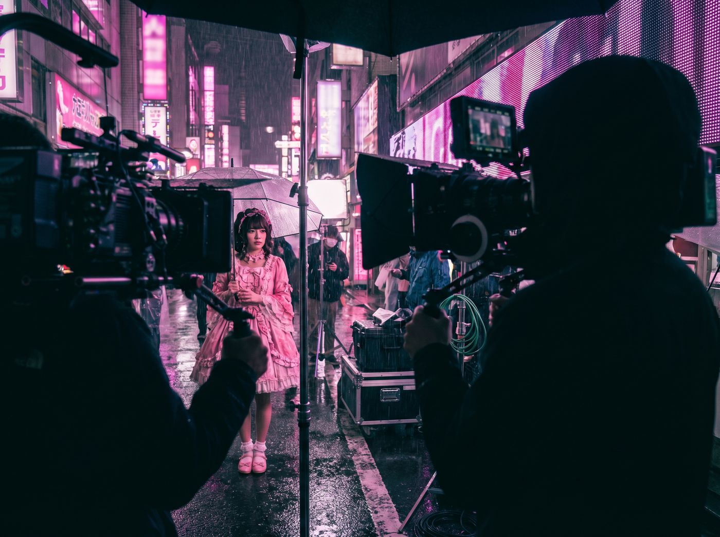 今日大赛 美少女写真视频《霓虹雨夜》4K封面